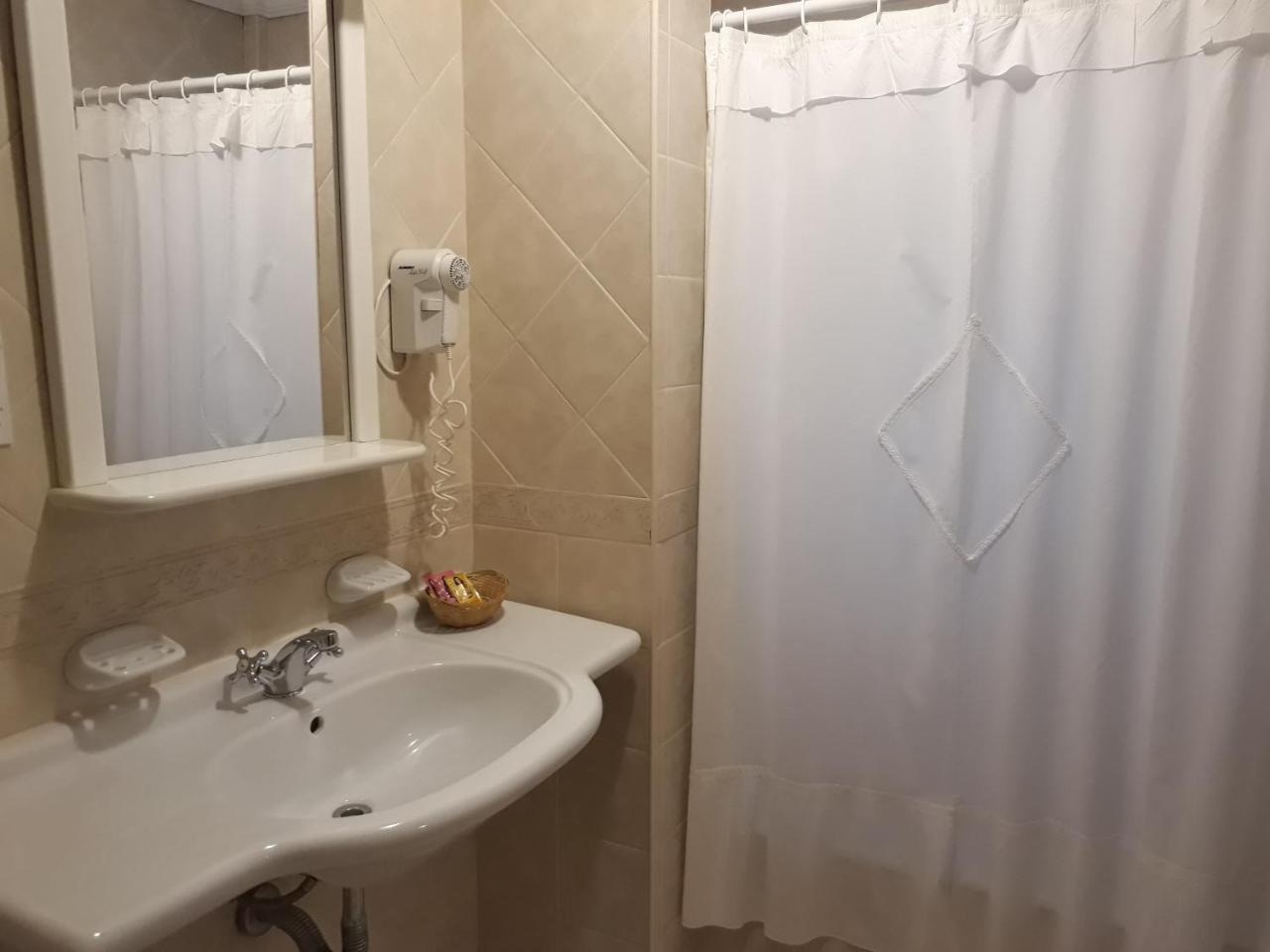 Keuken Hotel エル・カラファテ エクステリア 写真